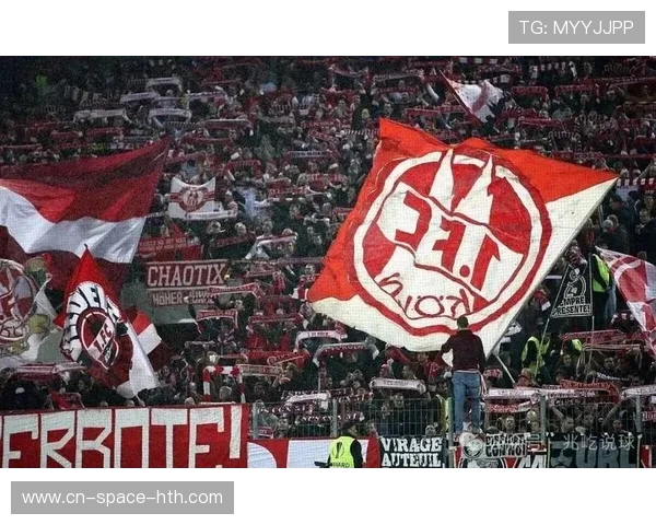 莱比锡主场全胜金身告破,防守漏洞成争冠道路隐忧。 莱比锡主场全胜金身告破,防守漏洞成争冠道路隐忧。